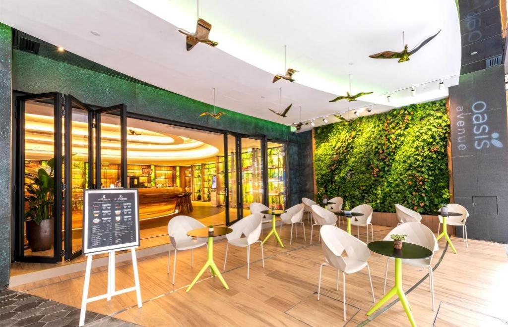 Oasis Avenue-A Gdh Hotel Hongkong Exteriör bild