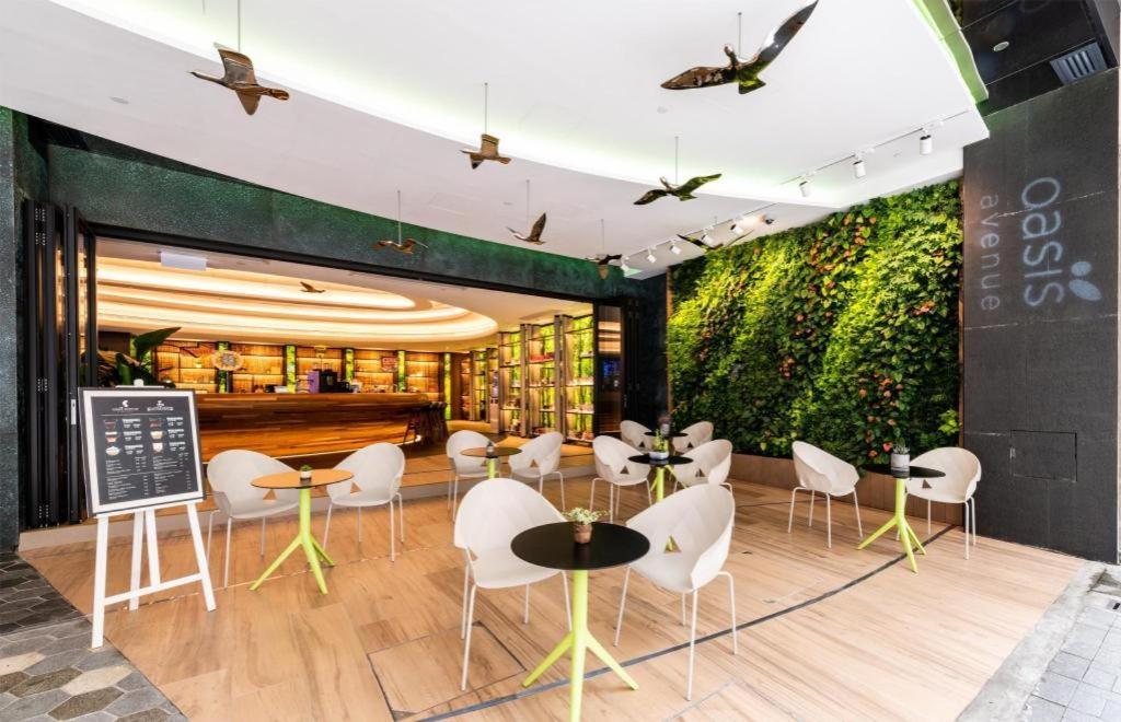 Oasis Avenue-A Gdh Hotel Hongkong Exteriör bild